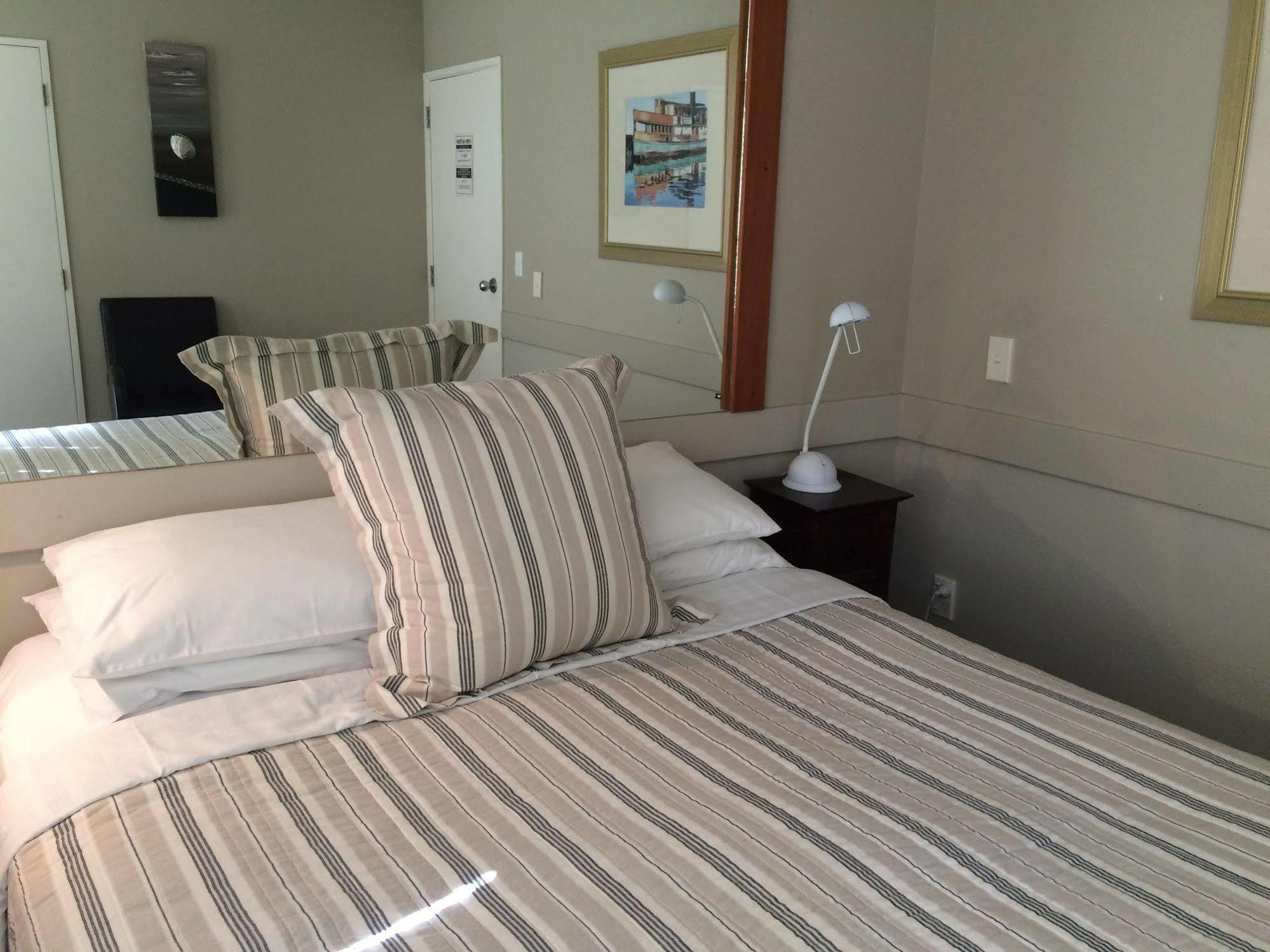 Queenstown House Bed & Breakfast And Apartments Екстериор снимка